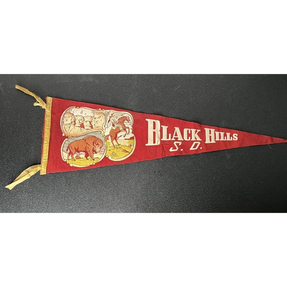 1940s Black Hills South Dakota Mt. Rushmore Red Felt Pennant Full Size 26"